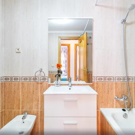 A 50 M De La Playa Espacioso Apartamento En *